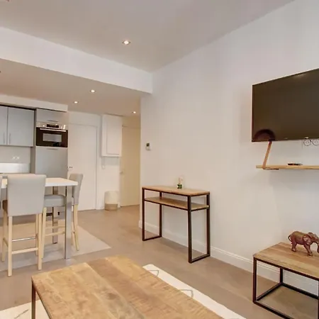 Jej1-two Bedrooms Center Apartment