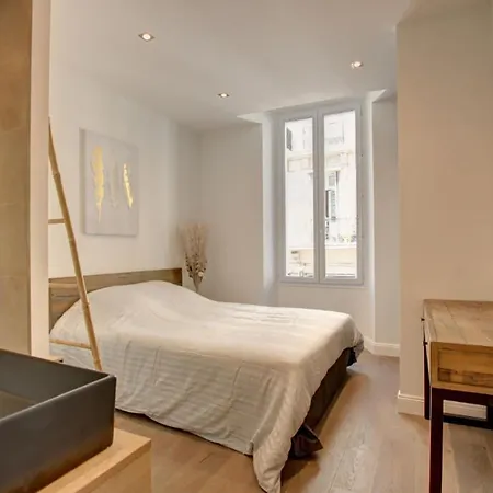 Jej1-two Bedrooms Center Apartment *